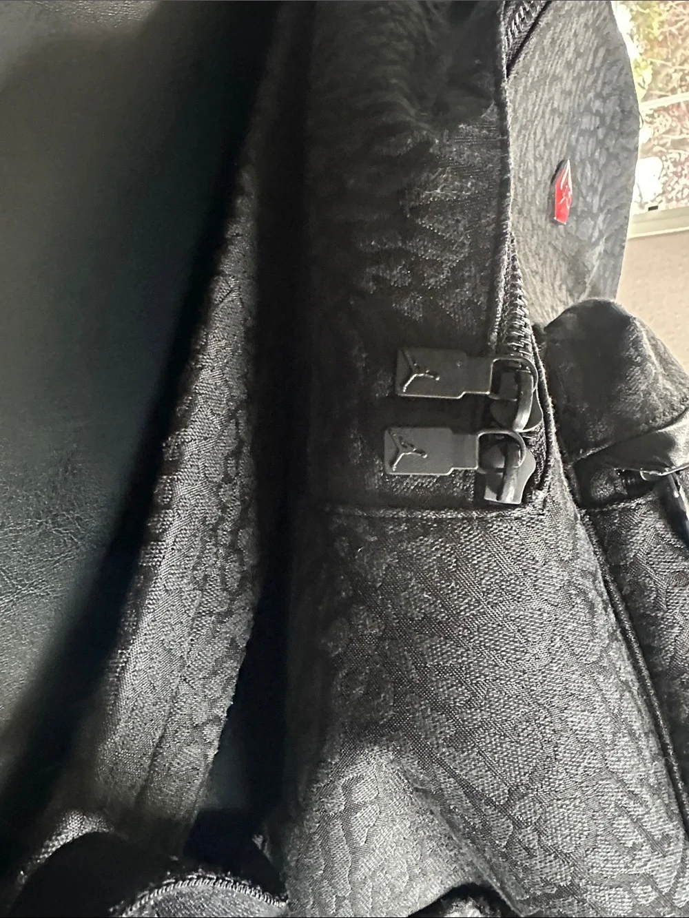 Jordan textured black